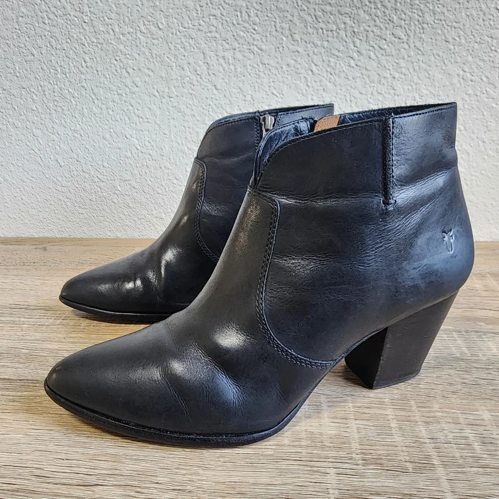 FRYE Black Leather Ankle Zip Boots 10 M